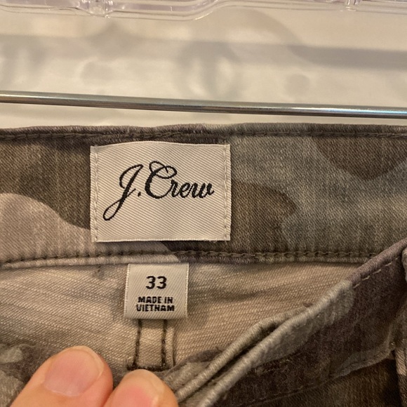 J Crew Women’s camouflage Capri pants size 33 - Picture 5 of 7